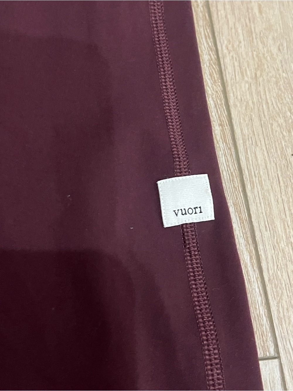 Vuori High-Rise daily Leggings in Ruby size M - Picture 2 of 6
